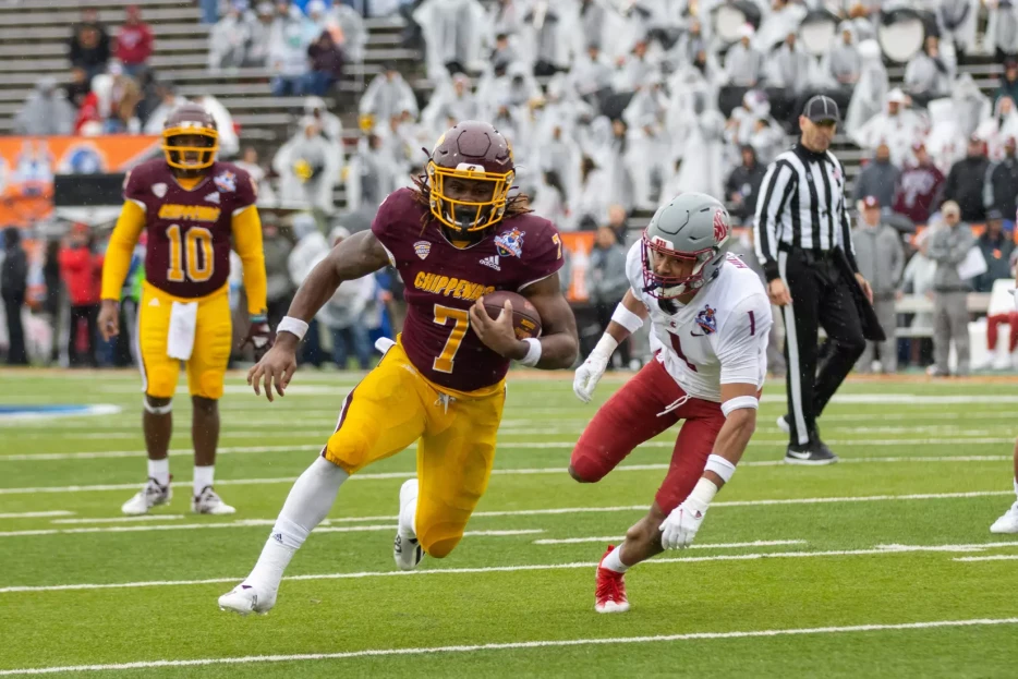 Steelers Sign Former NCAA-Leading Running Back