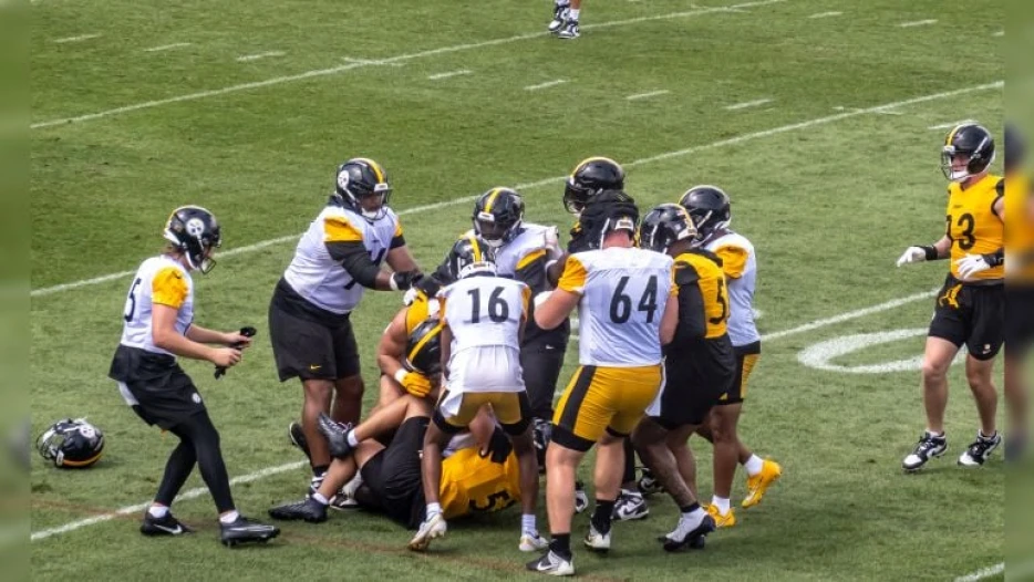 ‘There’s Pettiness’: Heyward Previews Steelers’ First Padded Practice