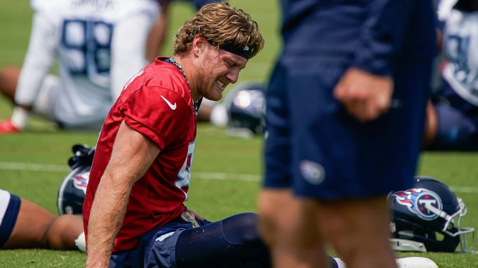 Titans’ Will Levis posts wild photo of shoulder before surgery without warning