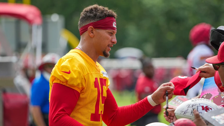 Chiefs’ Patrick Mahomes, Travis Kelce team up with exciting food message
