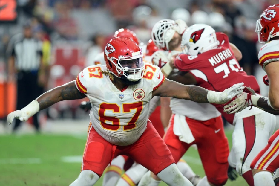Commanders Signed OT Lucas Niang