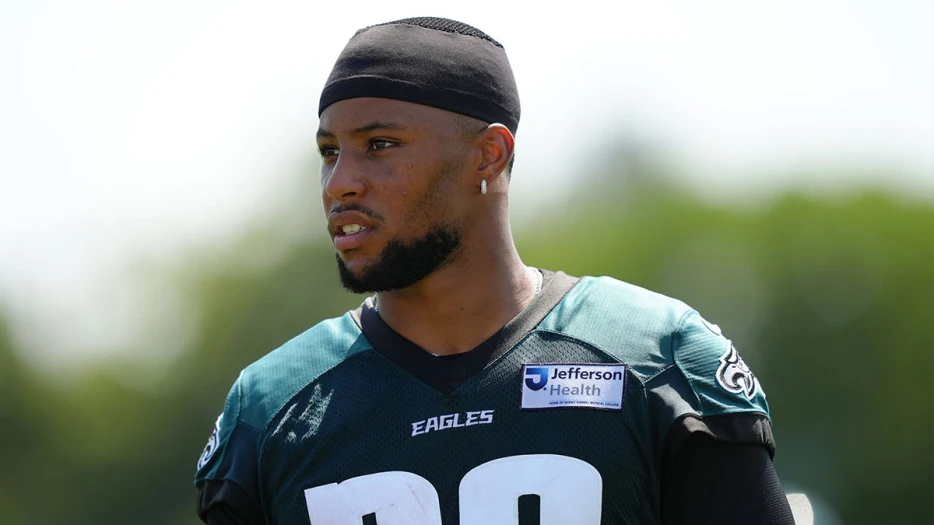 Eagles’ Saquon Barkley’s training camp touches don’t hint at lighter load