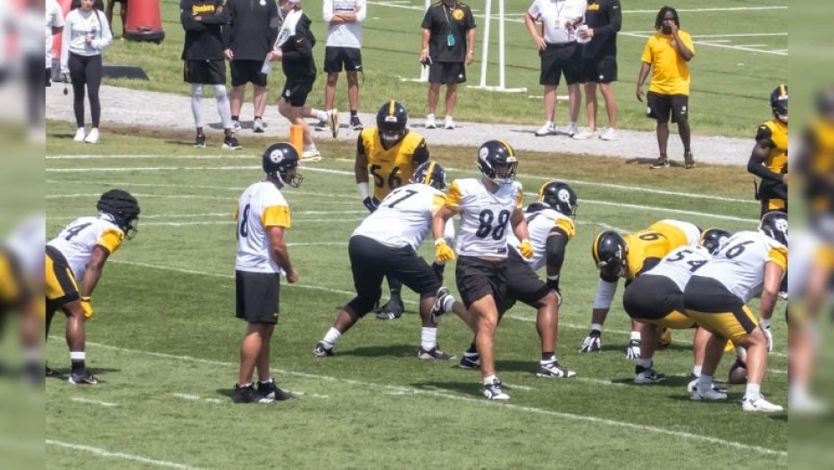 Pat Freiermuth Explains How Aaron Rodgers Reminds Him Of Ben Roethlisberger In Practice