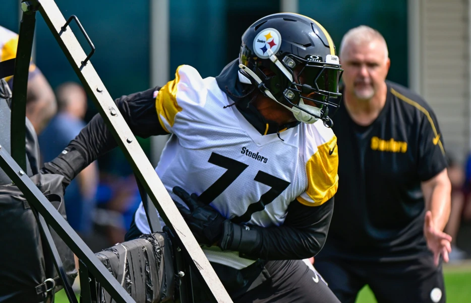 Steelers Sights &amp; Sounds: Broderick, Fautanu Get Physical