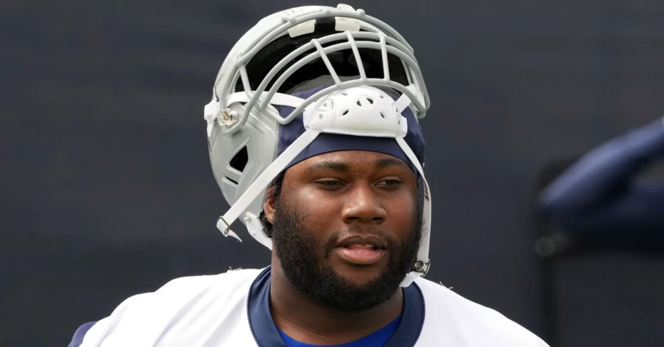 Stephen Jones says Nate Thomas ‘probably’ starting LT until Tyler Guyton returns