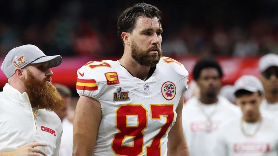 Travis Kelce helps break up fight at Chiefs training camp