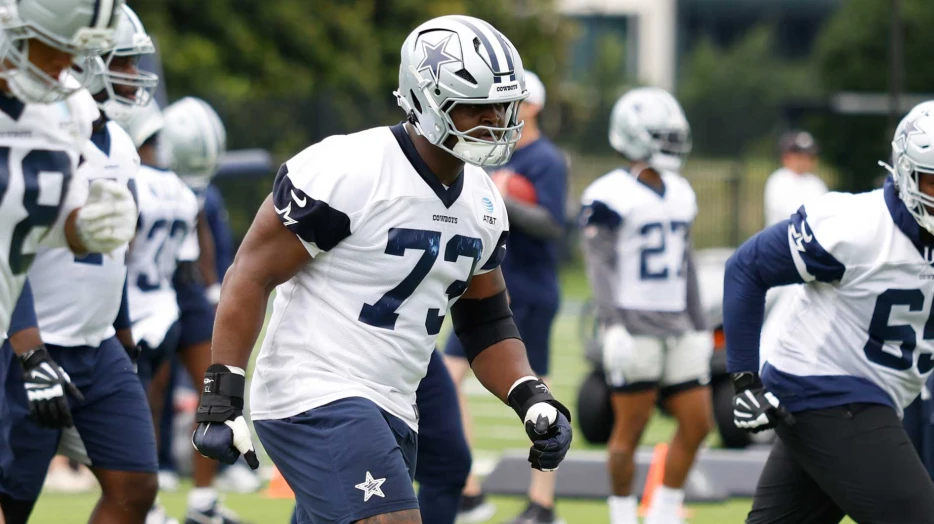 2-time Pro Bowler dealing with knee injury at Cowboys training camp
