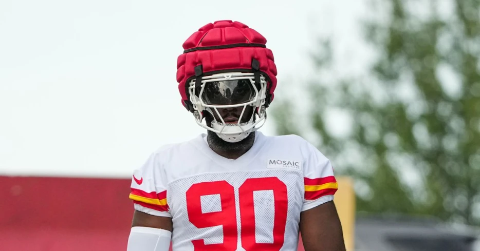 Charles Omenihu praises rookies as training camp heats up