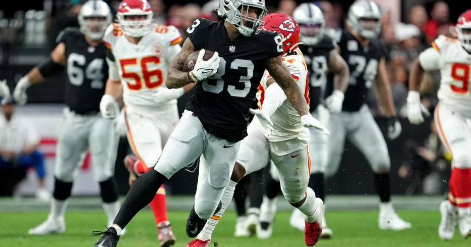 Fans aren’t convinced Darren Waller’s comeback will be successful