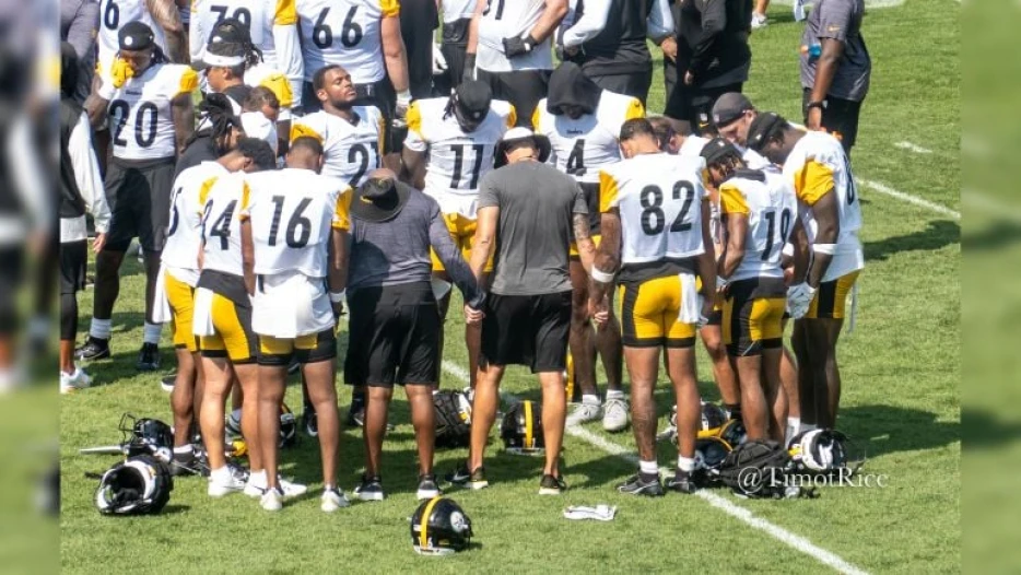 Offense ‘Took It Personal’ Getting ‘Pushed Around’ By Defense In First Padded Practice, Metcalf Says