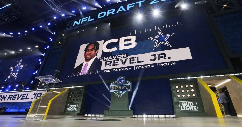 Shavon Revel’s father says he may need another 6-8 weeks to be ready for Cowboys