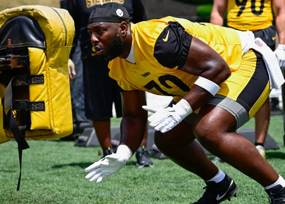 Steelers Defensive Lineman Suffers Knee Injury