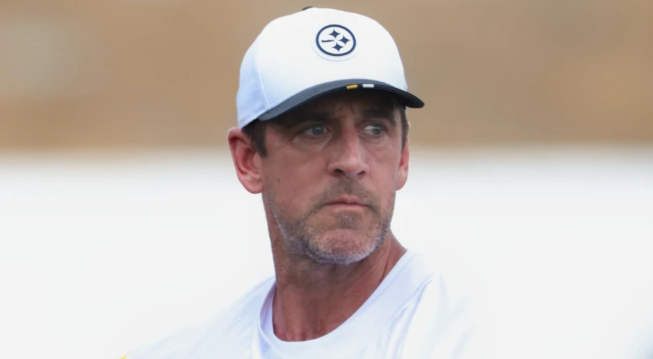 Steelers Fans Were Booing Aaron Rodgers At Training Camp