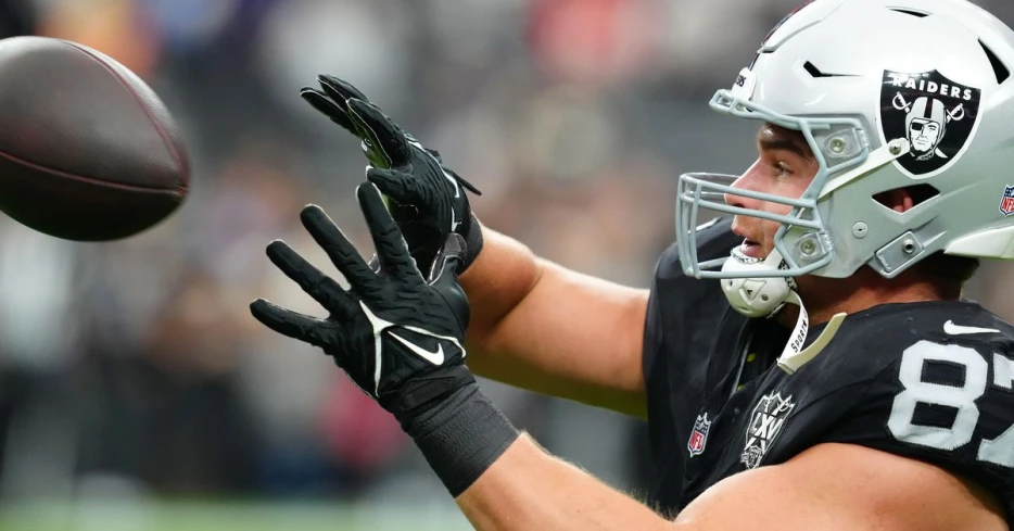 Why Saints should trade for this 24-year-old tight end