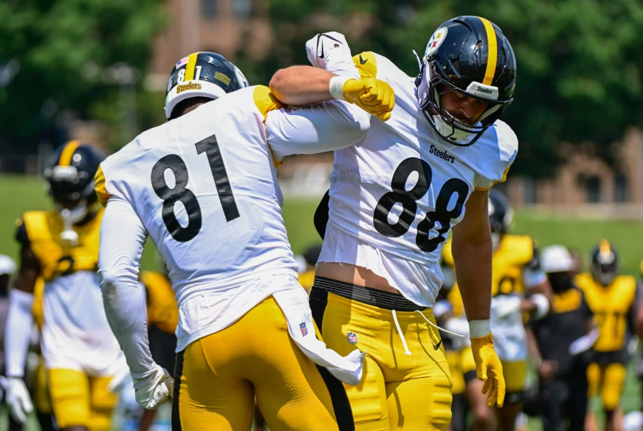 Can Four Tight Ends on the Field Actually Work in Today’s NFL?