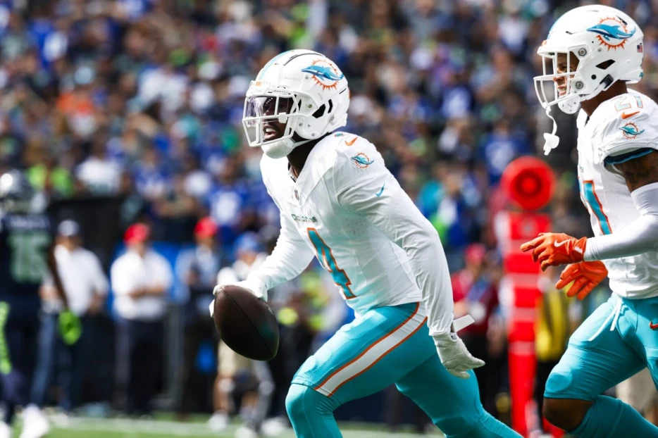 Dolphins Place CB Kader Kohou On IR, Re-Sign QB Brett Gabbert