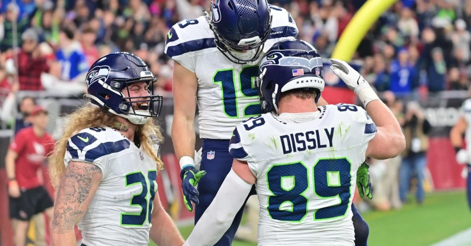 Ex-Seahawk scores first TD of NFL season, on pass from former rival