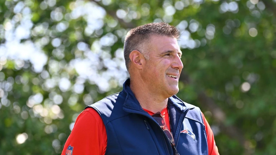 Mike Vrabel Takes Shot At Patriots Over 2024 Offensive Woes