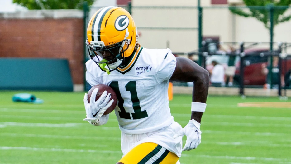 Packers WR leaves practice while another excels