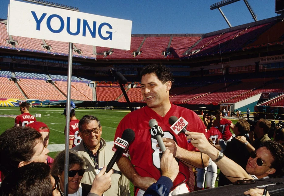 49ers legend Steve Young, Giants legend Barry Bonds join Morgan Wallen for epic concert walk-out