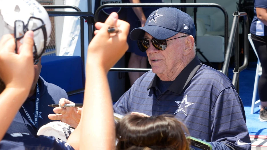 Jerry Jones trying to take advantage of Cowboys’ Micah Parsons, says Stephen A. Smith
