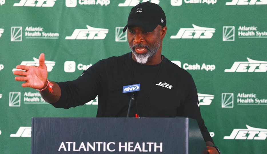Jets HC Aaron Glenn Explains Why He Got Emotional At Practice: 'It hit me pretty hard'