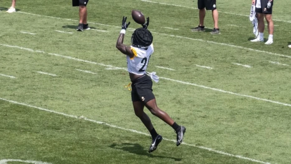 ‘Love The Way He Carrying Himself’: Kenneth Gainwell Praises Rookie Kaleb Johnson