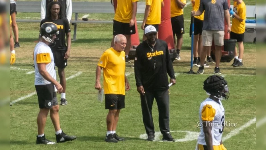 Mike Tomlin Heeding His New Vets’ Messages: ‘Been On This Job Too Long To Be Territorial’