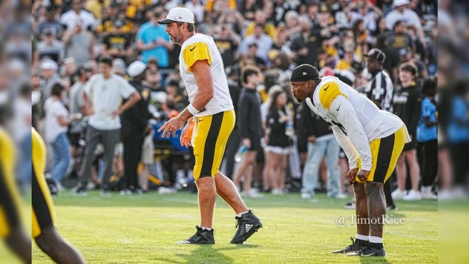 Steelers Pass Catchers Impressed By Rodgers’ Accuracy: ‘Putting It Where Only We Can Get It’