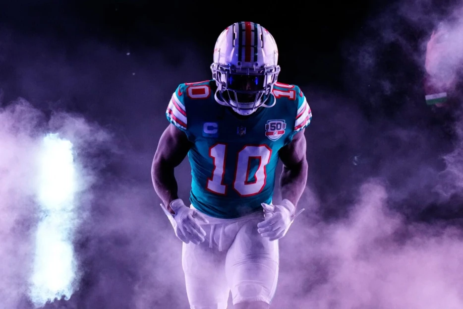 AFC Notes: Tyreek Hill, Tua Tagovailoa, Dolphins, Jets RB Split, Patriots