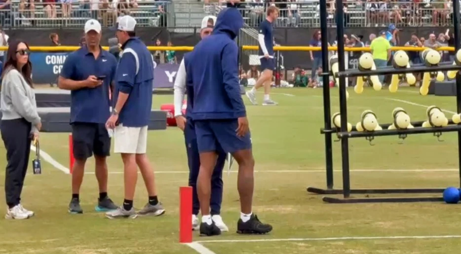 Cameras Caught Micah Parsons’ Interesting Move At Cowboys Training Camp Following Trade Request