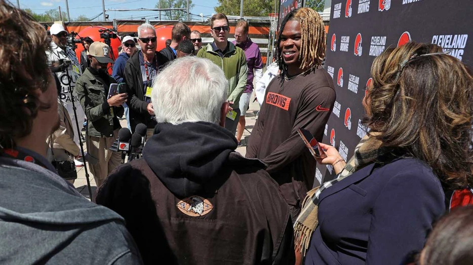 Jordon Hudson responds to Browns reporter’s joke about Bill Belichick