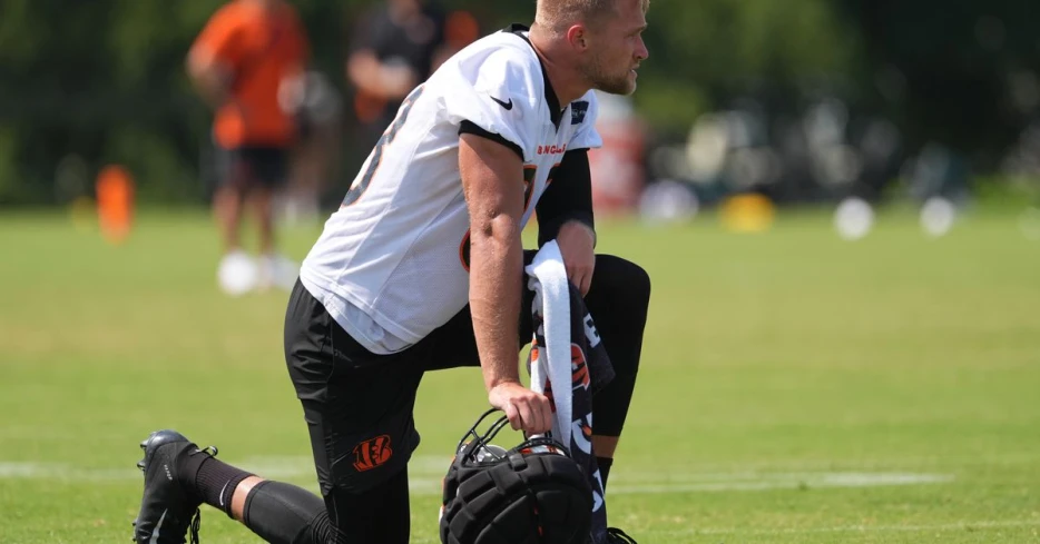 Mike Gesicki appears to tweak his hamstring at Bengals practice