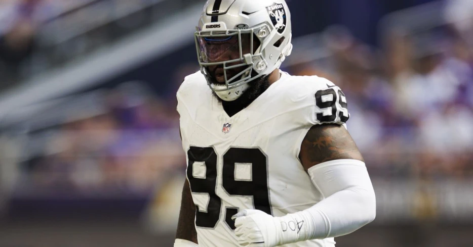Chargers Sign DL Nesta Jade Silvera
