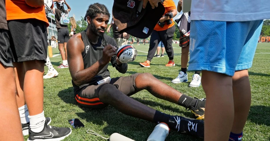 Daily Dawg Chow 8/4: Browns news, OT Kilian Zierer claimed from Texans, Shedeur injury alarming?  More