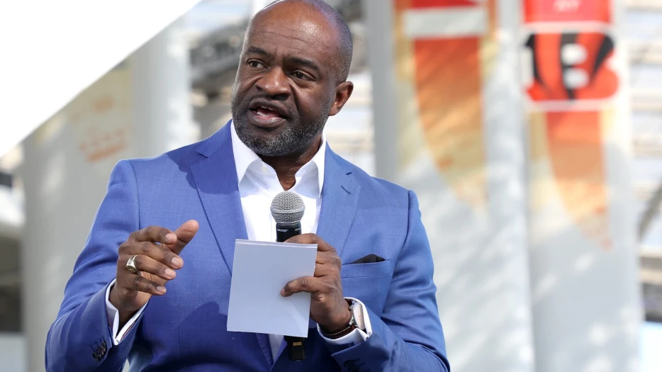 De Smith's upcoming book takes shots at Roger Goodell, Jerry Jones, Jeff Pash