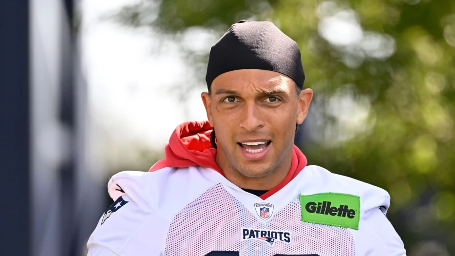 Mack Hollins Explains Unique Fashion Statement After Patriots Practice