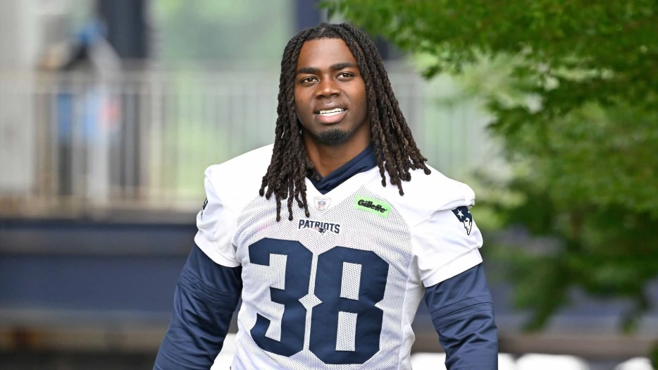 Patriots’ Rhamondre Stevenson, TreVeyon Henderson Trending At Training Camp