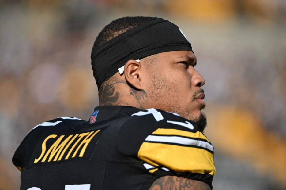 Titans Considering Defensive Addition; Preston Smith On Team’s Radar?