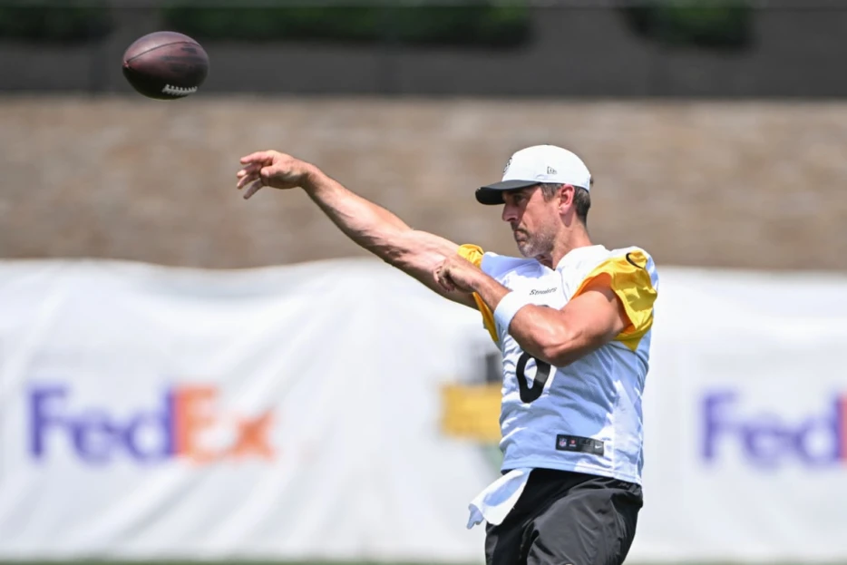 Aaron Rodgers’ Practice Performance Raising Red Flags for Pittsburgh Steelers