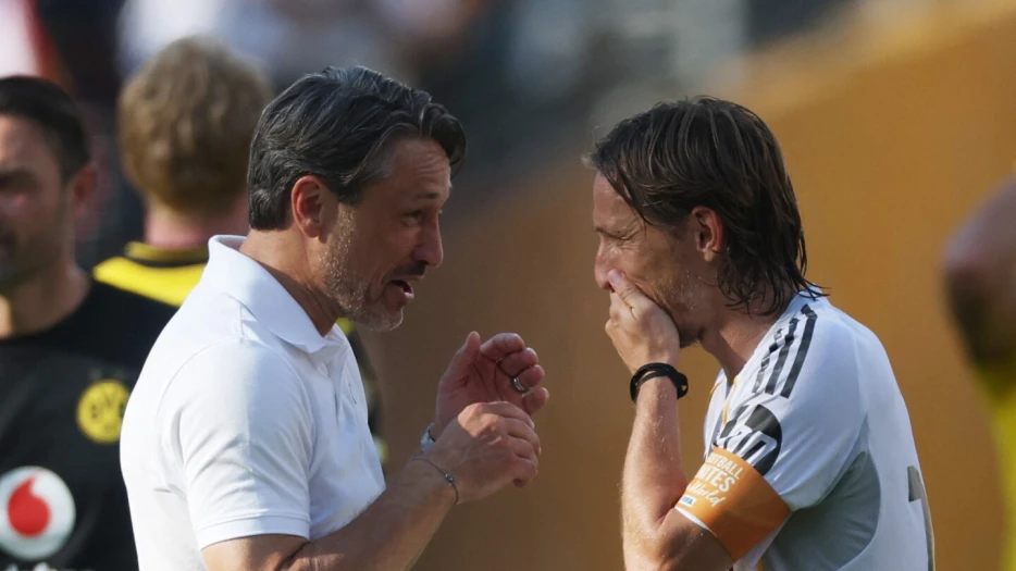 Borussia Dortmund coach: MetLife soccer pitch is &quot;more like a golf green&quot;