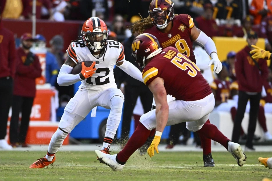 Browns Waive WR Michael Woods II From IR