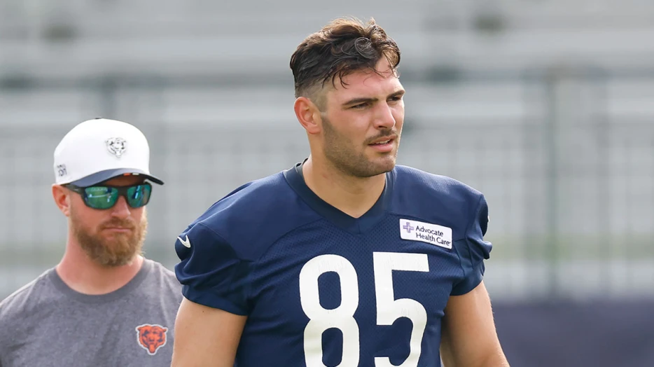 Cole Kmet ‘visibly upset’ leaving Bears practice with apparent injury