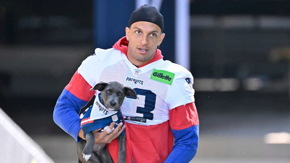 Patriots’ Mack Hollins explains outrageous training camp shirt