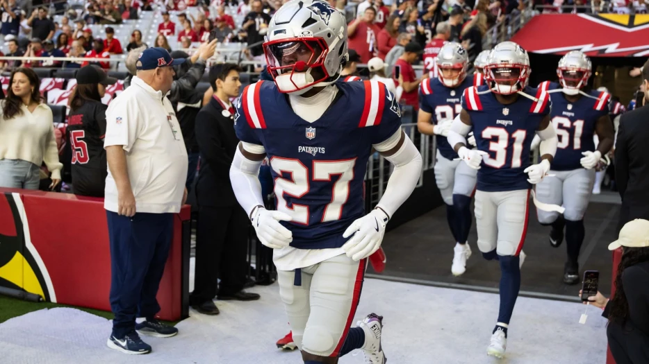Report: Patriots Cornerback Suffers Torn ACL
