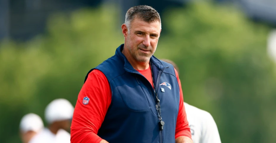 Bloodied Mike Vrabel setting tone for Patriots at Commanders joint practice