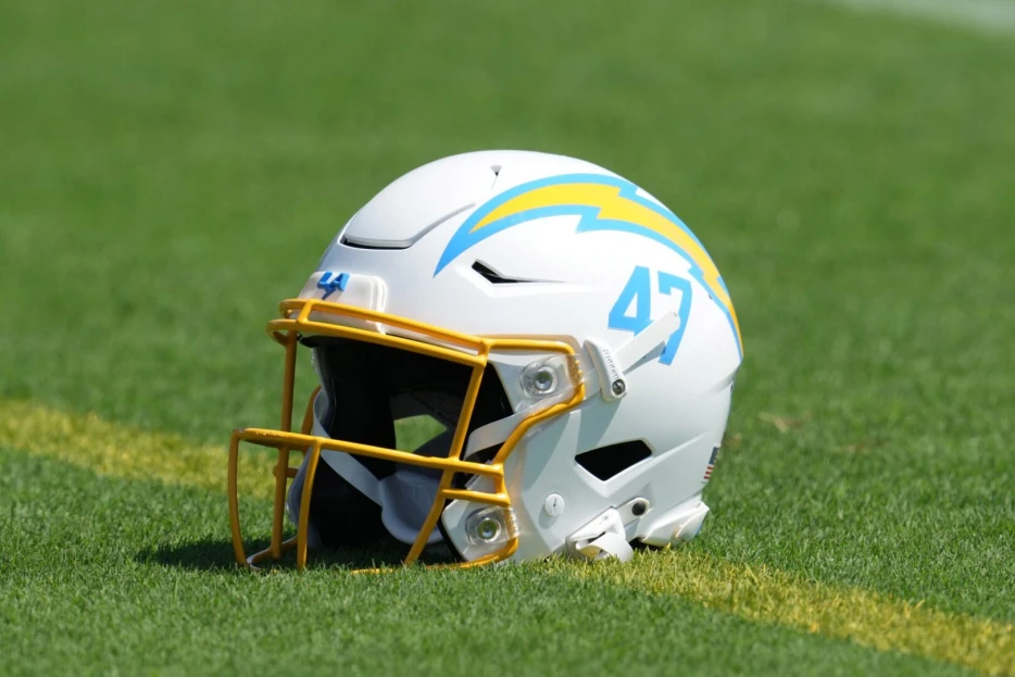 Chargers Waive TE McCallan Castles