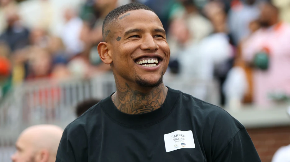 Dolphins facing ‘tricky’ Darren Waller problem