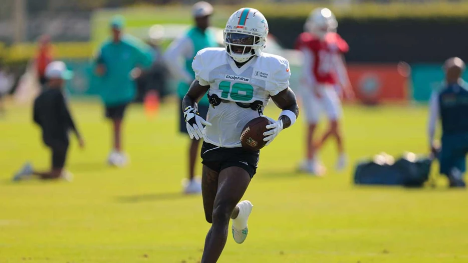 Dolphins rumors: Tyreek Hill dealing with ‘undisclosed injury’