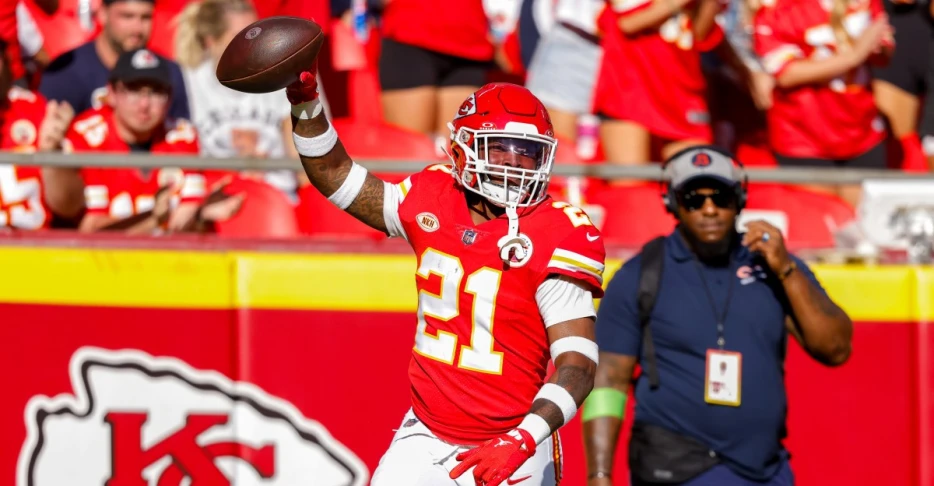 Mike Edwards glad to return to the Chiefs — and be a leader